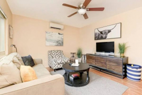 Casa Amore -2BR- FREE Driveway parking for 3 cars